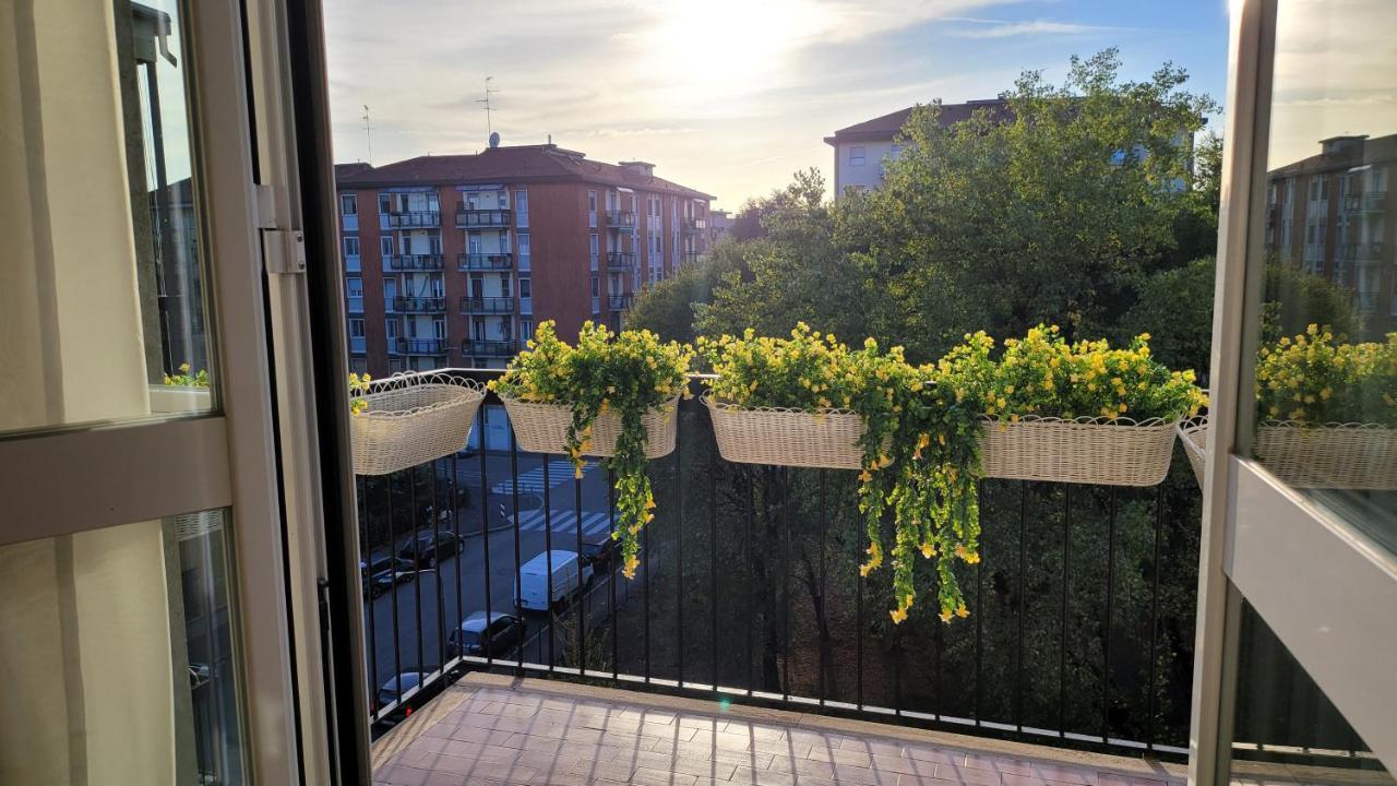 Milano City Apartments - Stylish House Free Wifi-Parking-Airport Zewnętrze zdjęcie
